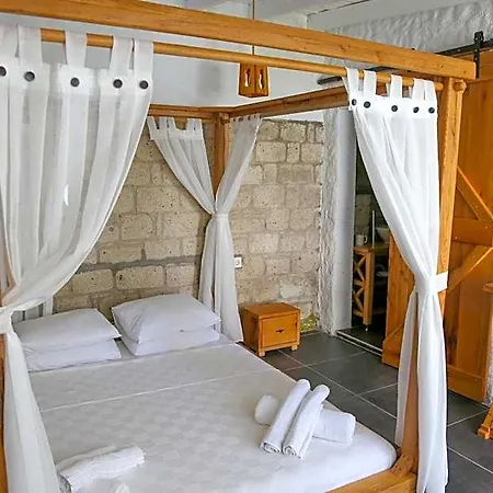 Rikas Boutique Hotel *